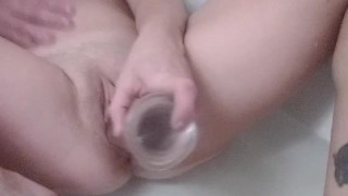 Solo Tammy Taylor dildo In Bathtub