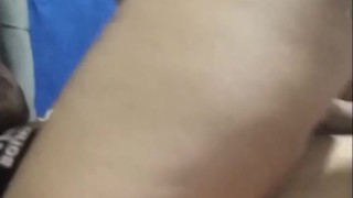 cabalgo a mi hermanastro hasta sacarle toda la leche