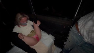 女子大生がカーセックスに興奮し過ぎておパンツ濡れビチョビチョ