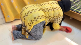 zawjat al'ab dhat almuakhrat alkabirat walshawniat ealiqat taht alsarir walan turid mumarasat aljins