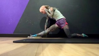 Tattoo model Anuskatzz gym routine 2024 compilation sport bodybuilding fit girl fitnessstudio splits