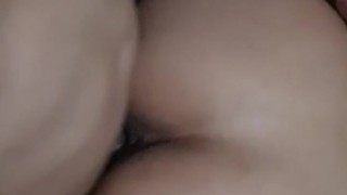 Disfruto de una rica verga, la dejo bien mojada de lo dura que esta