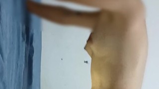 Fedendo apertada de quatro