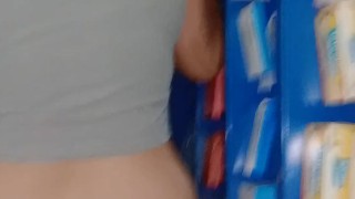 Ella me la chupa y cogemos de pie en un deposito de remedios