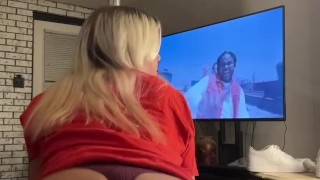 Shaking my ass👏👏