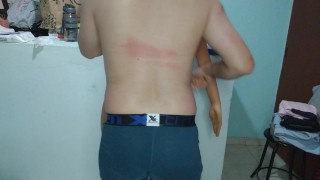 El hijastro de mi marido se cuela en nuestra habitacion para culiarme