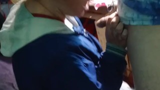 Mañana fría, pero mi novia me la chupa con la campera puesta