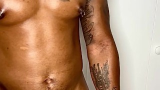 LONELY BLACK MUSCLE TWUNK PLAYS WITH HIS BBC