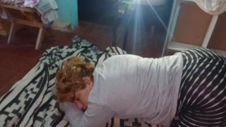 Medi se pone en cuatro y terminamos con un creampie