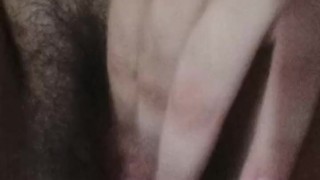 SIRIRICA ESCONDIDO, MINHA BUCETA VIRGEM ESTA MOLHADA