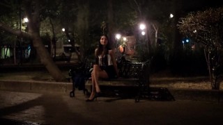 DESCUIDA a su NOVIA y se FOLLA al primer PENDEJO que se encuentra en la CALLE