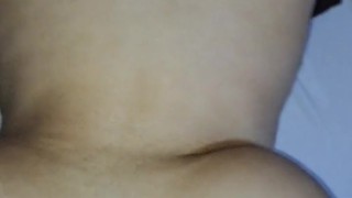 Dándole unos sentones a mi Roomie hasta sacarle toda la leche