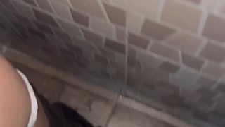 ¡¡FOLLANDO A MI HERMANASTRA MIENTRAS HABLA POR TELÉFONO CON EL CORNUDO DE SU ESPOSO!!