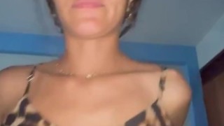 namorada magrinha de 18 anos depois de chegar de uma festa QUER QUE EU FODA COM FORÇA