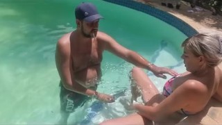 Mutual Masturbation in swimming pool