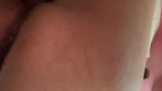 Femboy gemido como perra y se viene con su consolador anal