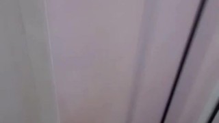 No aguante y me masturbe en baño público