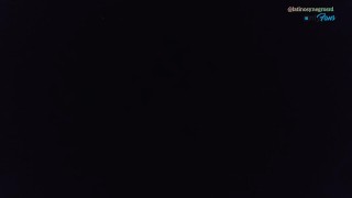 Yo cogiendome con mi vecino después de visitarme y me dice que hagamos el amor.