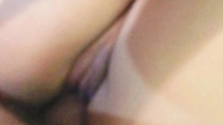 Me follo a mi pequeña hermanastra, hasta correrme