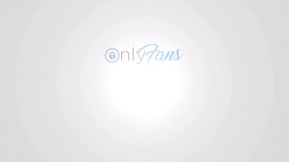 Teens have sex in a public dressing room