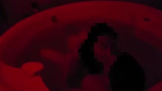 Latina de gran culo y tetas follando en el jacuzzi