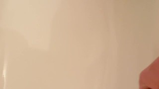 Après 8h de travail trop fatigué pour bander mais pas assez pour jouir