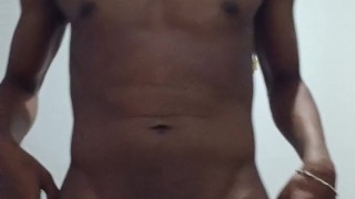 Amaneci caliente y preparando la verga para la accion