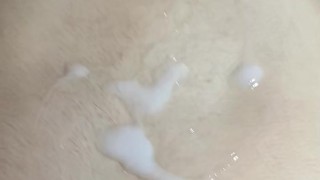 real amateur زن شوهردار تو خونش با شوهرش تلفنی حرف میزنه ارضا آب کیر رو کمر زن حشری ایرانی