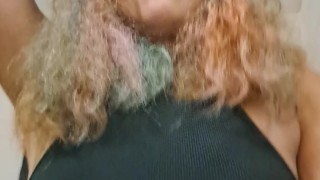 Vaquera experta en montar.