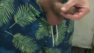 TURRO LLEGA Y SE PAJEA EN EL BAÑO MIENTRAS SE BAÑA