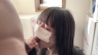 引っ越し作業中の彼女の頭を押さえつけて後ろからガン突きして中出しセックス