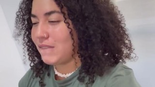 Me chupa los PIES hasta lograr hacer CUM en su boca(Lesbian)