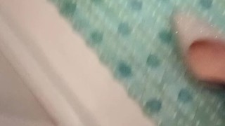 ESTREMO PIPI' - piscio nelle scarpe della mia coinquilina