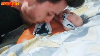 Üvey abla ve Üvey kız kardeşinin amcığını yalıyor