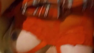 Mujer trans se masturba rico, jugando con sus juguetes en su ano apretado