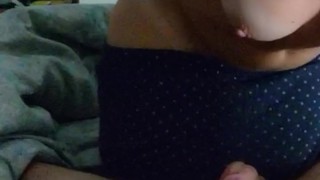 Attrice italiana Giulia Ottorini in bagno prova un bikini in vacanza e viene scopata in pubblico