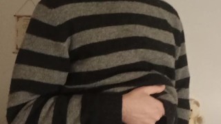 В кофте и тёплых колготках