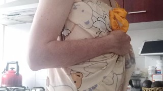 В ночнушечке с мишками на кухне, Auckland.