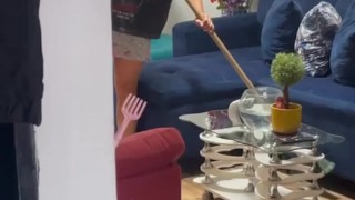 El suegro me encontro haciendo aseo y estamos solos quiero su polla -gamers_sexo