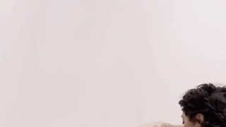 Le chupo el culo a mi chico, me lo monto y me tira la lechita adentro