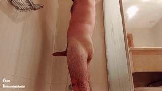 De polla blanda a dura y grande en la ducha! Maduro peludo real machacando su gran polla dura!