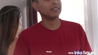 Latinos se desnudan y se follan a su amiga Argentina culona por el ano.