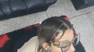 Mi hijastra esta estudiando sus funciones me gusta verla con esa falda corta asi le puedo meter mi