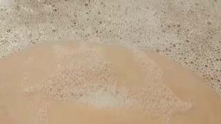 nafouknute břiško přes sprchu ve vaně