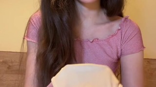 Обзор на кружевные Грязные трусики. Девушка надевает трусы с выделениями из письки