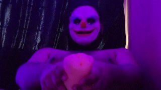 Me masturbo con mi nuevo juguete