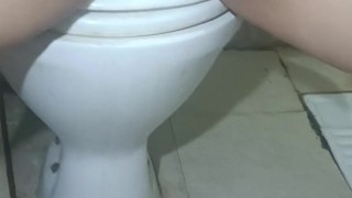 Desi Bhabhi Pissing closeup and clear shot