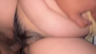 Mi vecino me folla embarazada y deja su leche adentro//Fuertes Gemidos// me pide que pare