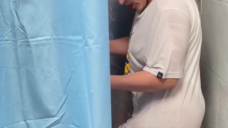 Probando mi nueva ducha estando sola en casa y me pongo caliente