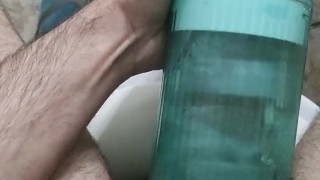 Gemidos intensos usando juguete succionador!! (chico se masturba)